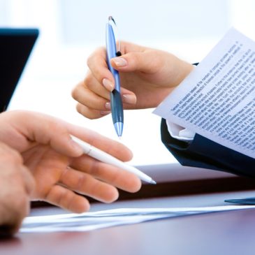 ¿Cuáles son los requisitos de un contrato en prácticas?